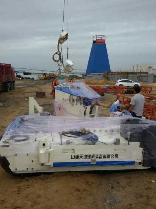 掘進公司小保當項目部EML-340連采機正式運轉(zhuǎn)生產(chǎn)