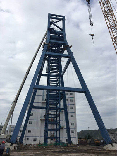 機(jī)電安裝公司孟村井架及天輪吊裝施工側(cè)記