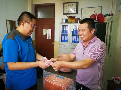 韓城分公司工會“金秋助學(xué)”活動溫暖莘莘學(xué)子