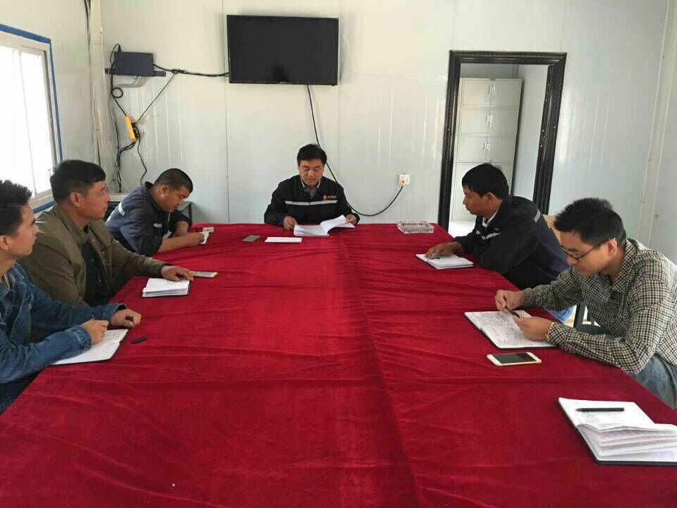 礦建二公司車(chē)村項(xiàng)目部黨支部組織學(xué)習(xí)寧董事長(zhǎng)講話(huà)精神