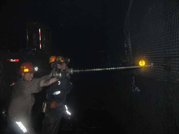 掘進公司推進百日安全活動“穩(wěn)、準(zhǔn)、狠”