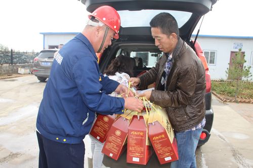 關(guān)懷送一線  鼓士氣  增干勁