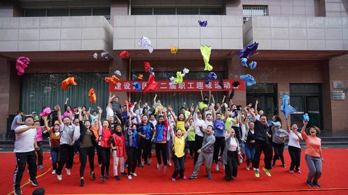 瞧，他們嗨瘋了！