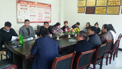 銅煤公司第十二項(xiàng)目部黨支部開(kāi)展“貫徹黨的十九大精神，如何做一名合格黨員”專(zhuān)題學(xué)習(xí)研討會(huì)