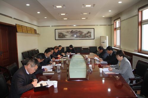 建設集團聯(lián)合黨委副書記、紀委書記、工會負責人侯本英深入銅煤公司督導黨委中心組學習研討