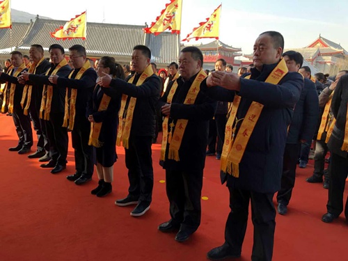 寧興剛董事長一行赴潼關(guān)古城參加迎春鳴鐘祈?；顒?></div>
                                <div   id=