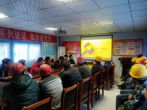 學(xué)法律強(qiáng)意識  提素質(zhì)促穩(wěn)定