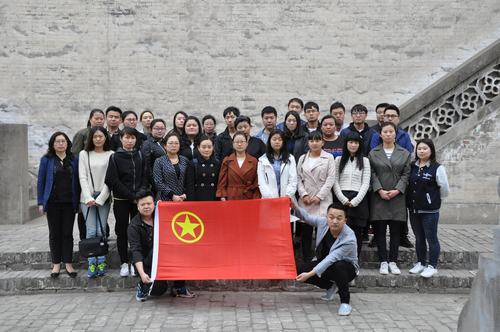 韓城分公司開展“緬懷革命先烈、弘揚(yáng)愛國主義精神”團(tuán)員青年掃墓活動(dòng)