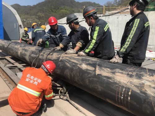 機(jī)電安裝公司冶坪項(xiàng)目部采取多項(xiàng)措施讓管道運(yùn)輸更有安全感