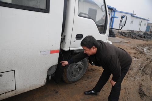 掘進(jìn)公司曹家灘項目部機電運輸檢查保安全降影響