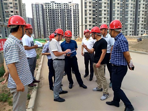 王明智深入銅煤1#、2#號小區(qū)施工現(xiàn)場檢查指導(dǎo)工作