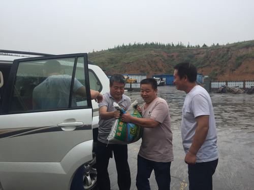 陜煤建設(shè)掘進公司：送清涼 送一份誠摯的關(guān)懷