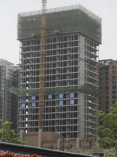 陜煤建設天工公司雅荷項目部奮力沖刺雅荷中央廣場1、2#樓封頂