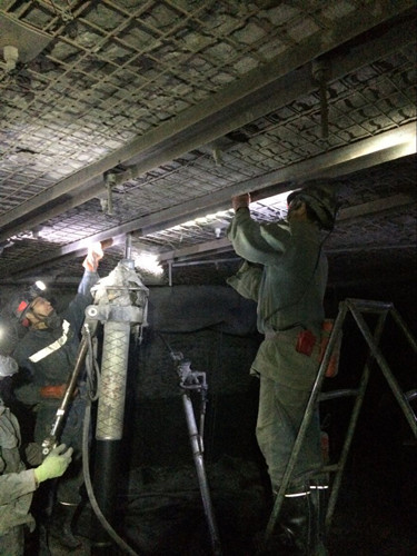 陜煤建設(shè)天工公司瑞能礦建項(xiàng)目部提前一周完成110運(yùn)輸順槽回采搬家倒面