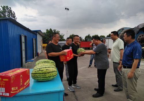 陜煤建設(shè)設(shè)備租賃中心將清涼送到職工心坎上