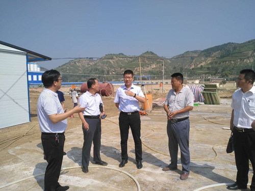 榆林合力產(chǎn)業(yè)扶貧公司總經(jīng)理李勇一行蒞臨陜煤建設(shè)天工公司清澗紅棗深加工項(xiàng)目檢查指導(dǎo)工作