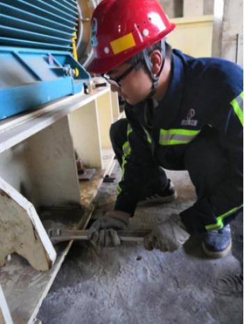 中秋佳節(jié)，我們?cè)诠さ?></div>
                                <div   id=