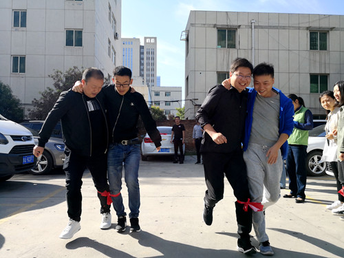 陜煤建設(shè)公司迎國(guó)慶職工趣味比賽嗨翻天