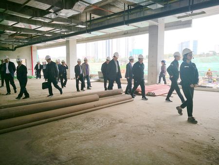 陜煤集團思創(chuàng)學院觀摩團走進陜煤建設天工公司承建的陜煤技術(shù)研究院施工現(xiàn)場