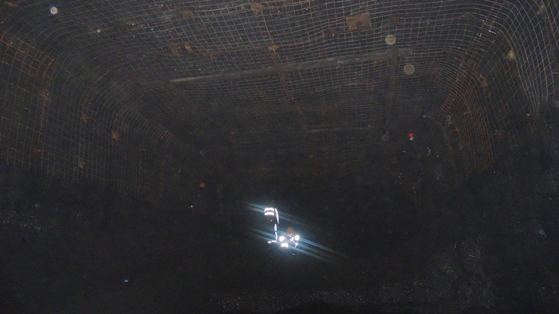 陜煤建設(shè)礦建三公司曹家灘項(xiàng)目部2-2煤回風(fēng)大巷9#回風(fēng)聯(lián)絡(luò)巷順利貫通