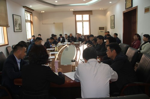 陜煤建設(shè)銅煤公司組織傳達(dá)“講政治、敢擔(dān)當(dāng)、轉(zhuǎn)作風(fēng)”專題教育暨集中開展違規(guī)收送禮金問題專項(xiàng)整治工作部署會議精神