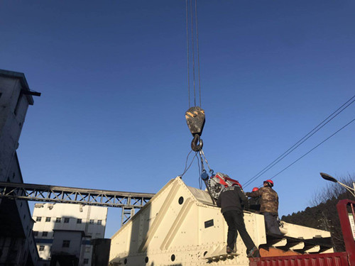 陜煤建設(shè)機(jī)電安裝公司黃陵建莊工地：“干完，大年三十回家！”