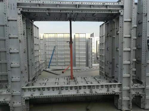 陜煤建設(shè)韓城分公司學(xué)習(xí)觀摩鋁膜板新技術(shù)、新材料應(yīng)用