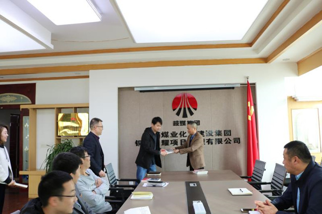 發(fā)放書(shū)籍為黨員送上“精神糧食”