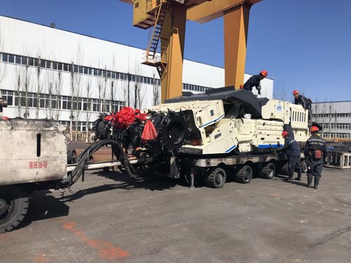 陜煤建設(shè)掘進(jìn)公司：紅柳林項目部EML-340連續(xù)采煤機(jī)順利入井