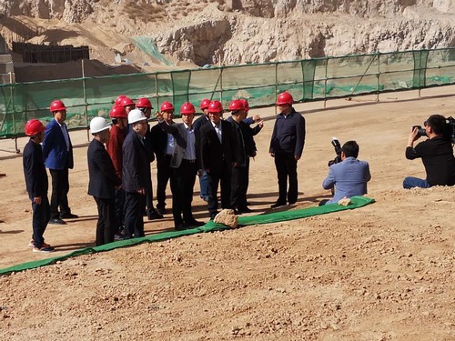 銅川市委書記楊長亞一行蒞臨陜煤建設銅煤公司承建的年產20萬噸固體廢物收集、貯運及預處理項目檢查指導工作