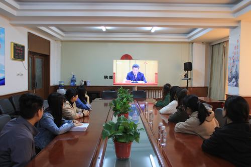 聆聽！思考！奮進(jìn)！我們都是新時(shí)代的“追夢(mèng)人”