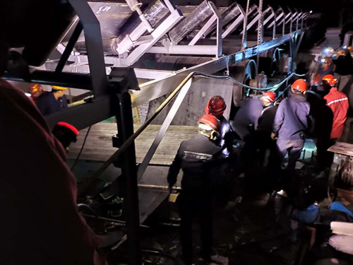 陜煤建設(shè)機(jī)電安裝公司曹家灘項(xiàng)目部為“五一”勞動(dòng)節(jié)獻(xiàn)禮