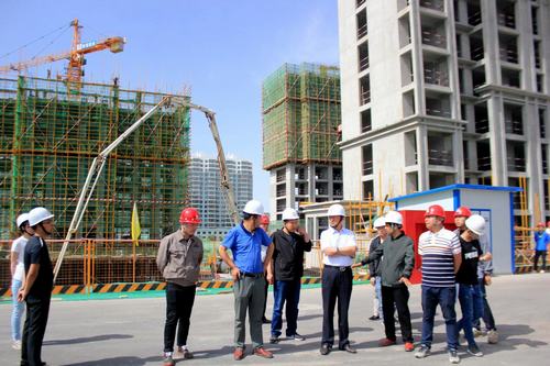 榆林市住建局副局長(zhǎng)溫建斌一行蒞臨金地華府項(xiàng)目檢查指導(dǎo)工作