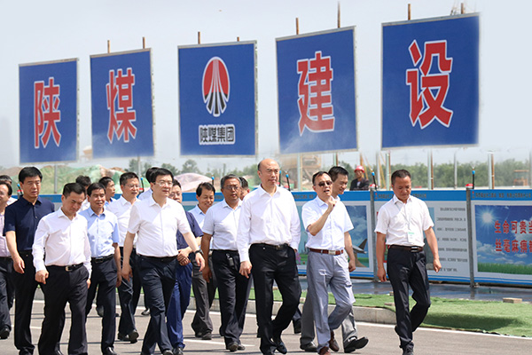 陜西省委副書記、省長劉國中一行深入陜煤建設渭南分公司南京金龍電動車項目視察工作