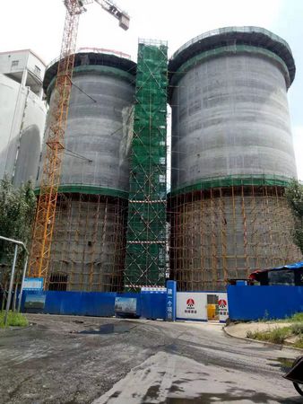 陜煤建設天工公司土建九部承建的文家坡產品倉工程滑模一次性澆筑完成