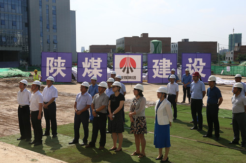 上海市松江區(qū)區(qū)委副書記、區(qū)長陳宇劍一行蒞臨陜煤建設(shè)天工公司承建的陜煤研究院總部研發(fā)基地項目考察