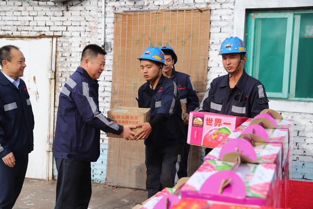 陜煤建設(shè)洗選煤運(yùn)營公司：中秋慰問暖人心，濃濃溫情話關(guān)懷