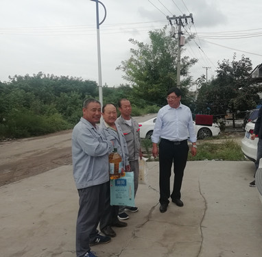 陜煤建設天工公司中秋佳節(jié)忙奮戰(zhàn)  慰問聚餐暖人心