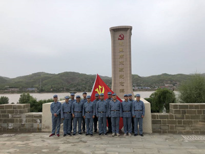 陜煤建設(shè)漢中分公司赴毛主席東渡黃河紀(jì)念碑開展黨員紅色教育活動(dòng)