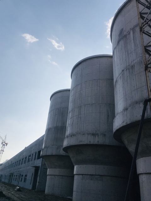 陜煤建設(shè)洗選煤運(yùn)營公司安裝第五項(xiàng)目部一帆紙廠漿塔工程順利完工