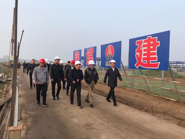 渭南市常務(wù)副市長楊武民、開沃新能源汽車集團(tuán)副董事長丁星勝一行現(xiàn)場推進(jìn)渭南南京金龍項(xiàng)目建設(shè)