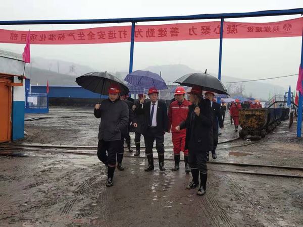 江蘇悅達(dá)集團領(lǐng)導(dǎo)蒞臨陜煤建設(shè)礦建二公司王峰項目部檢查指導(dǎo)工作