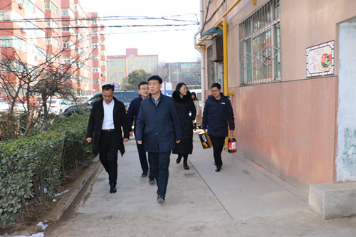 公司領導春節(jié)前夕走訪慰問困難職工