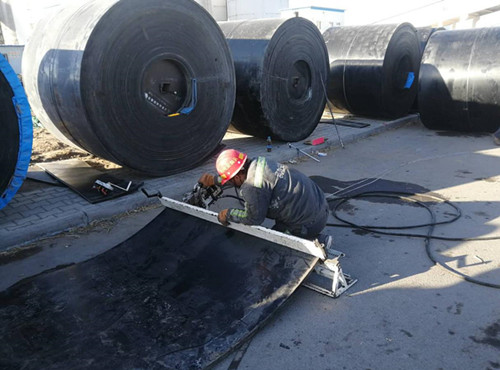 陜煤建設(shè)機電安裝公司小保當(dāng)項目部：擼起袖子安裝設(shè)備