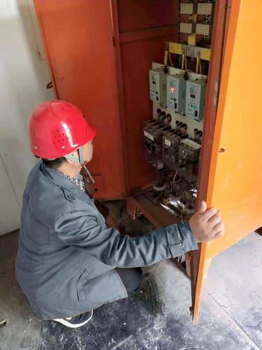 陜煤建設(shè)銅煤公司多舉措做好電氣火災(zāi)預(yù)防工作為勞動(dòng)競(jìng)賽護(hù)平安