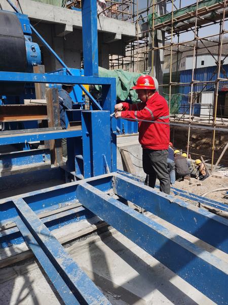 陜煤建設(shè)礦建二公司安裝項(xiàng)目部完成車村煤礦候車安裝任務(wù)并順利通過(guò)安全檢測(cè)