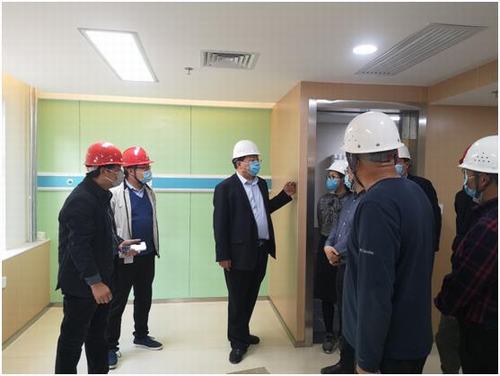 陜煤實業(yè)集團(tuán)董事長楊百鎖蒞臨咸陽分公司承建的西煤機(jī)養(yǎng)老院項目部檢查指導(dǎo)工作