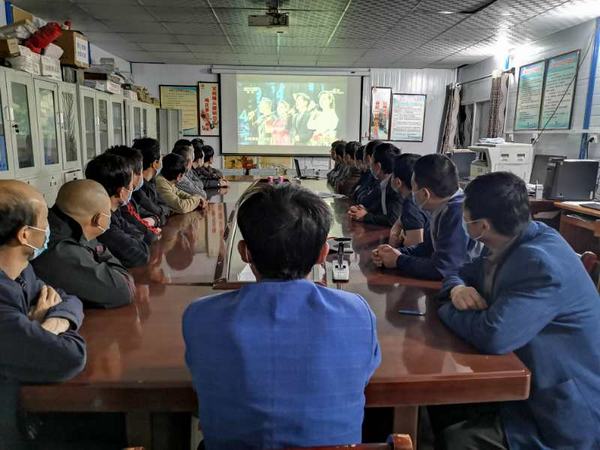 陜煤建設礦建二公司組織觀看“中國夢·勞動美”5·1特別節(jié)目