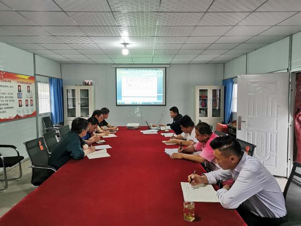 陜煤建設(shè)韓城分公司土建十二項(xiàng)目部開(kāi)展“黨課我來(lái)講”活動(dòng)