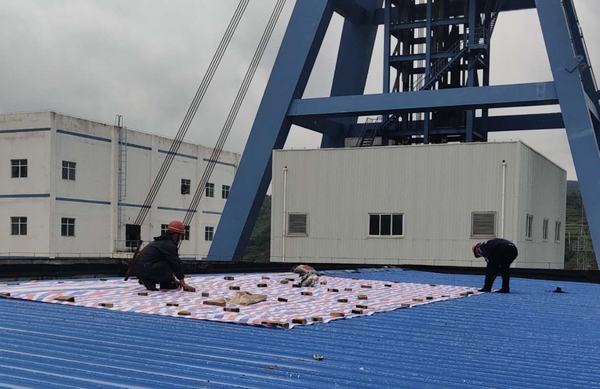 陜煤建設(shè)洗選煤運(yùn)營公司安裝第二項(xiàng)目部:雨中的贊歌